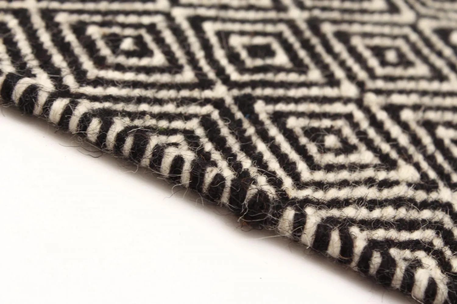 Tapete de lã - Varella (preto/branco)