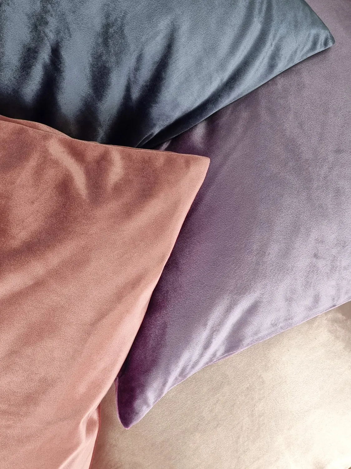 Capa de Almofada Marlyn em Veludo (azul claro)