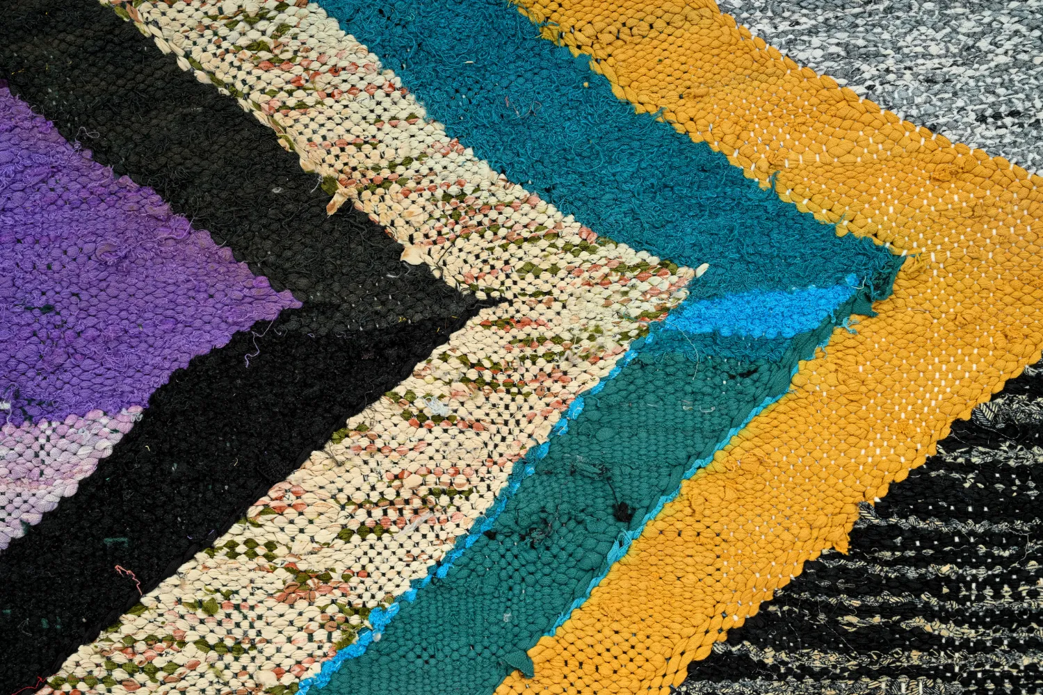 Tapete Berbere Marroquino Boucherouite 140 x 235 cm