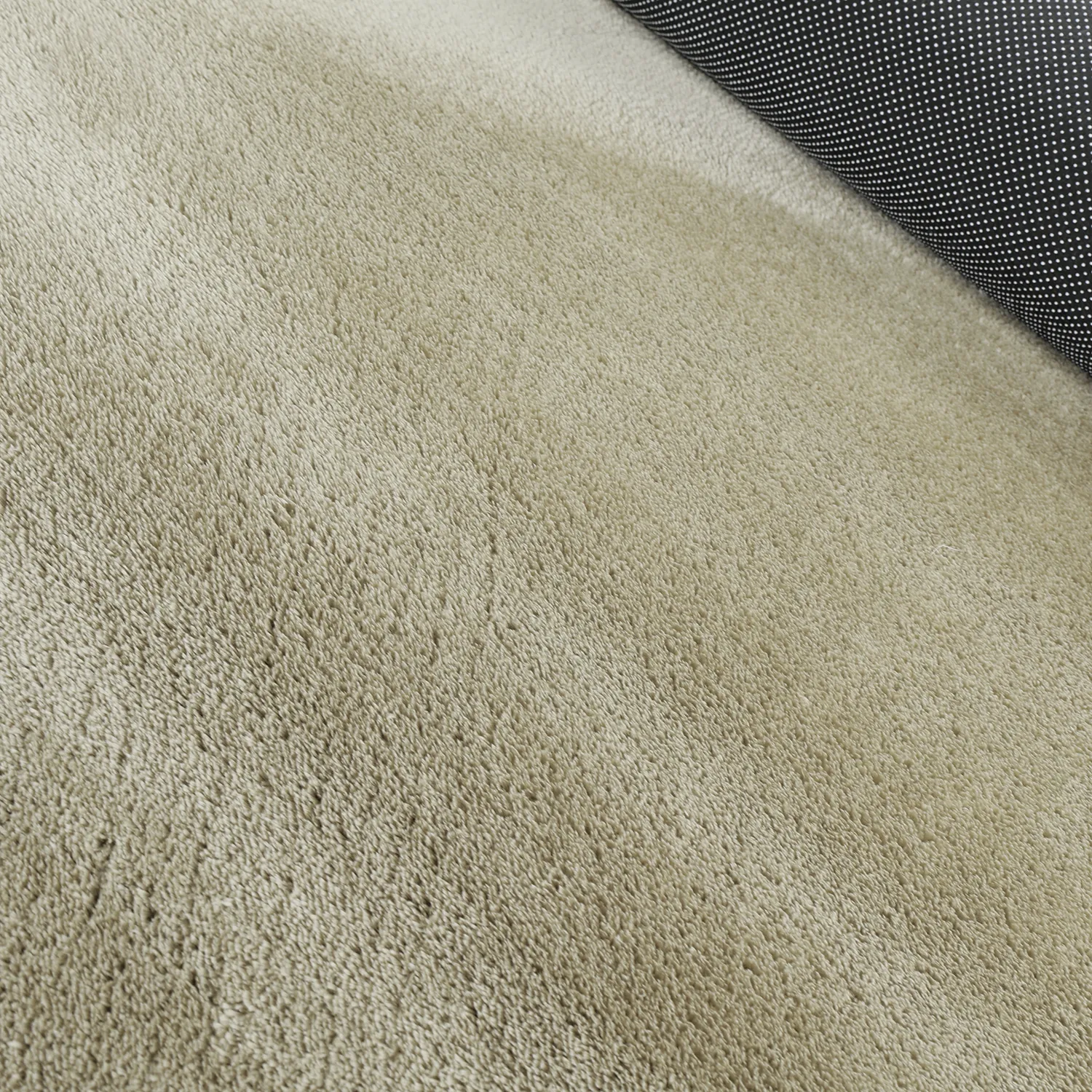 Tapete Shaggy Ondulado Assimétrico - Aranga Super Soft Fur (verde claro)