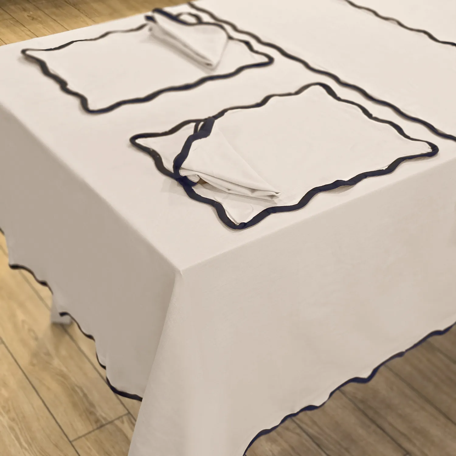 Trilhos de mesa - Yrsa (bege claro)