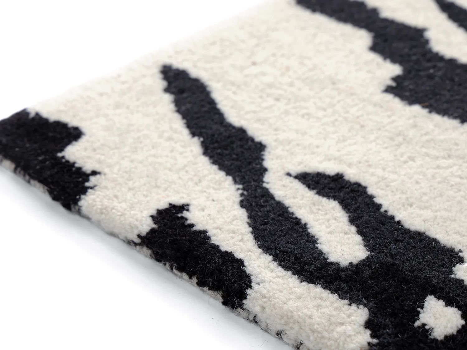 Tapete de entrada - Zebra Tufted Wool Premium (branco/preto)