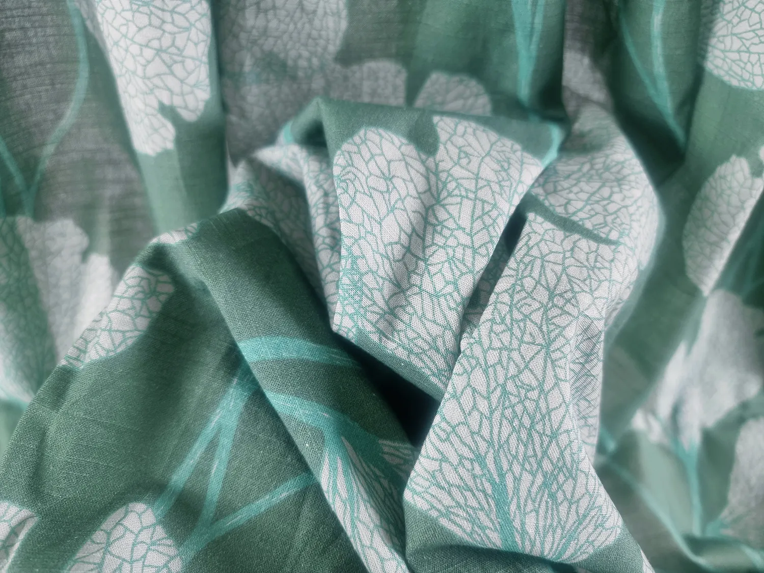 Toalha de mesa de algodão Abril (verde escuro)