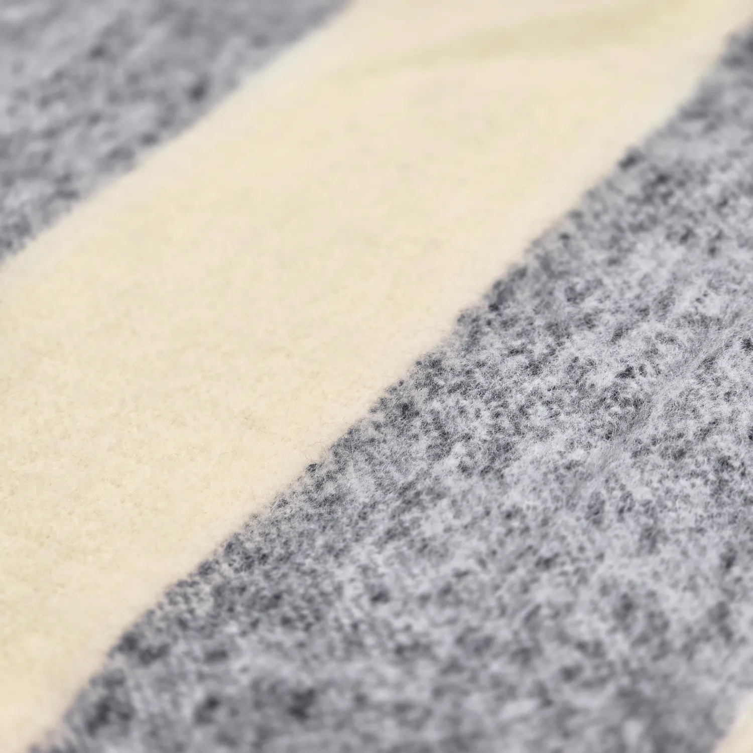 Mantas - Manta em mistura de lã - Beatriz Stripe (preto/branco)