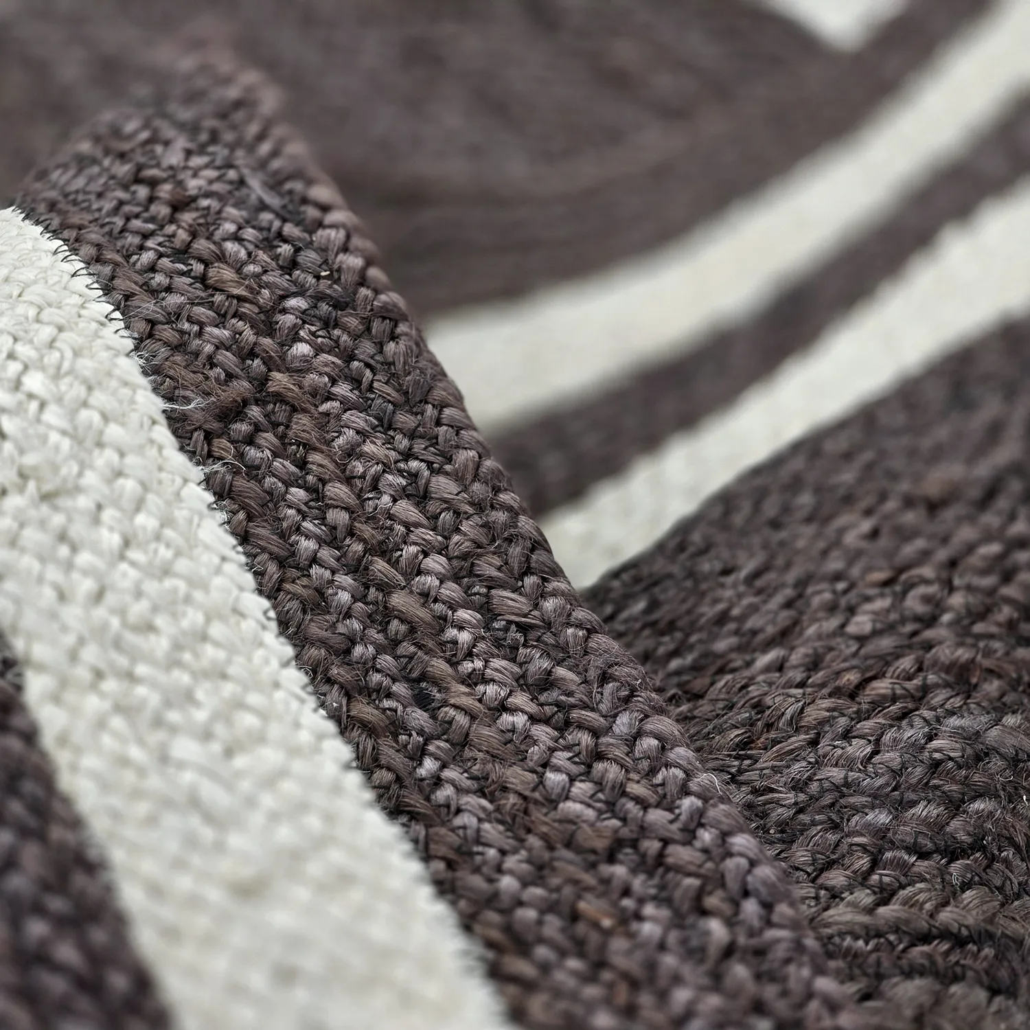 Tapete de juta - Jessore (taupe escuro/branco)