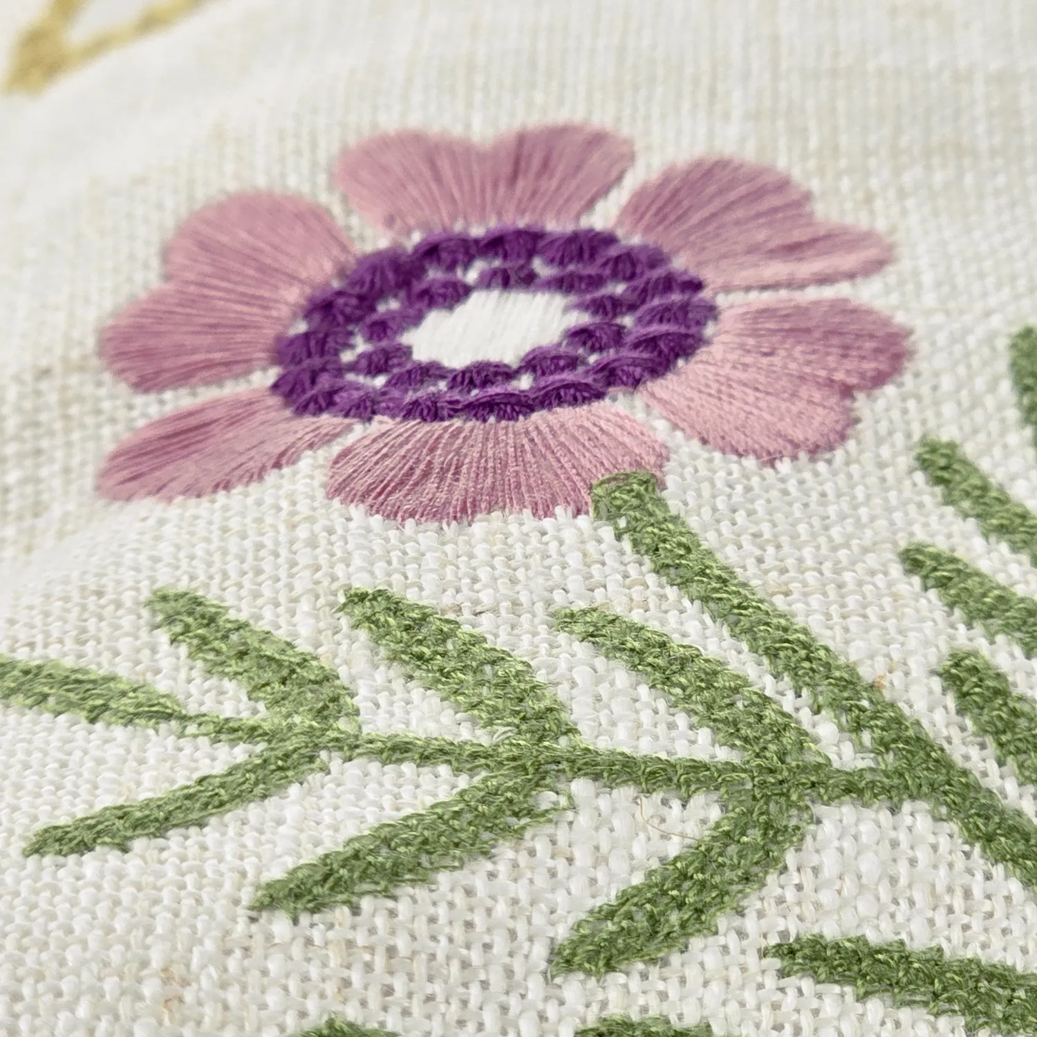 Capa de Almofada - Esbo Embroidered Cushion Cover (multi)