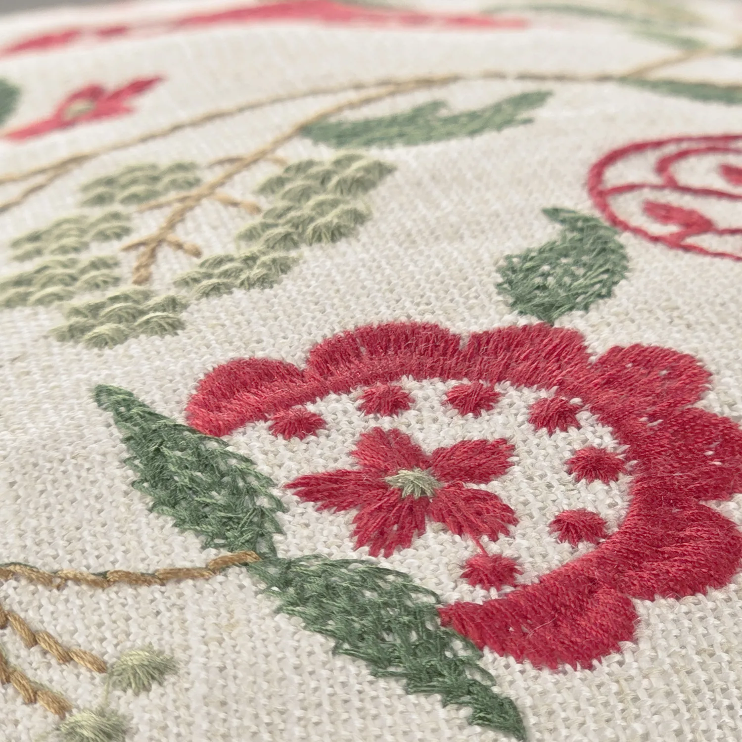 Capa de Almofada - Kalmar Embroidered Cushion Cover (multi)