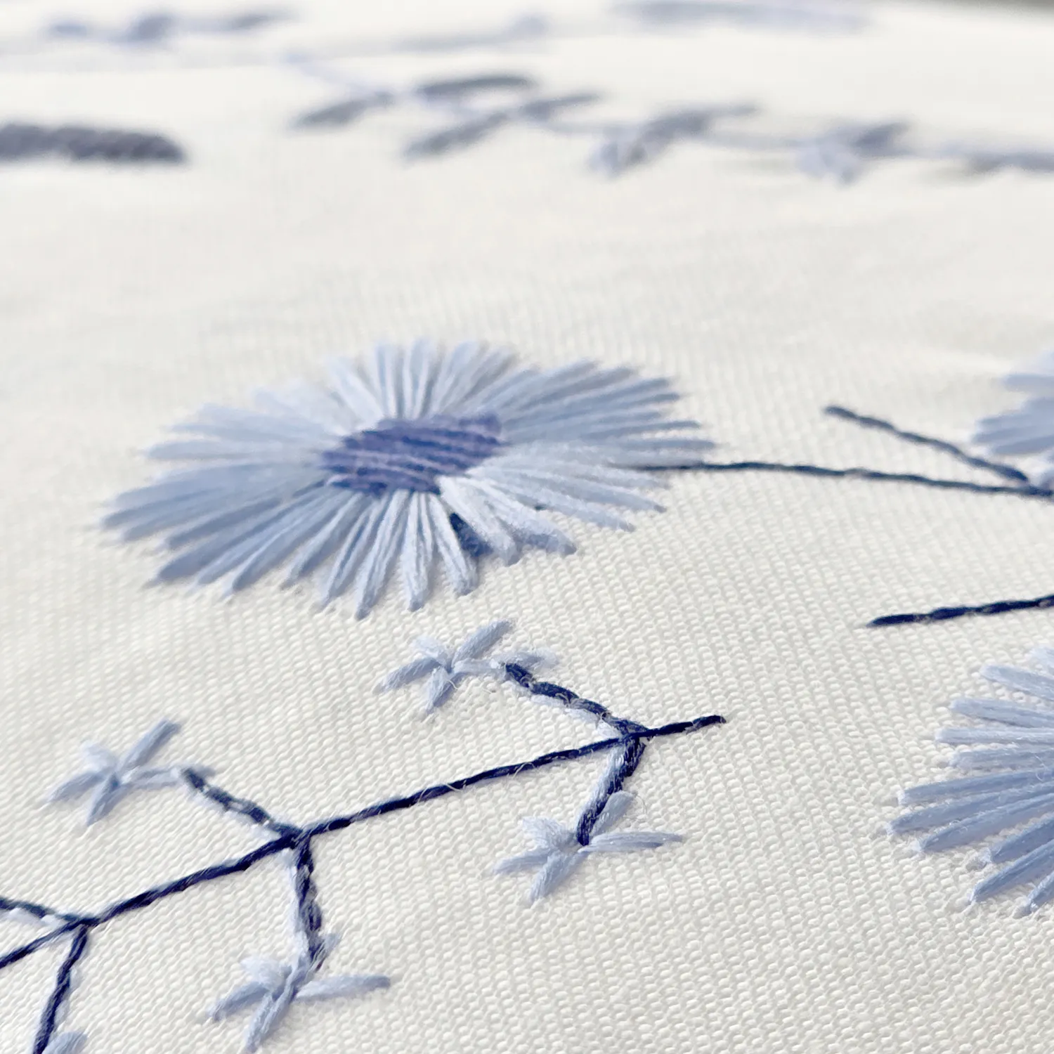 Capa de Almofada - Stavanger Embroidered Cushion Cover (multi)