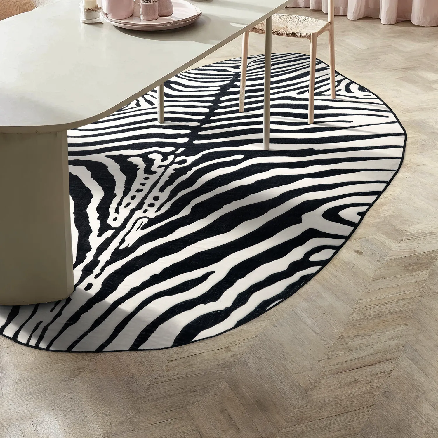 Tapete Wilton redondo com borda ondulada - Zebra (preto/branco)