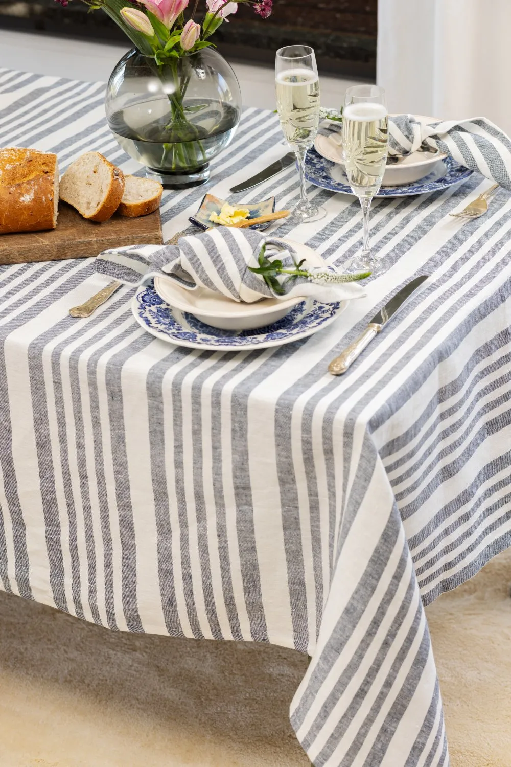 Toalha de mesa de linho Svea (azul/branco)