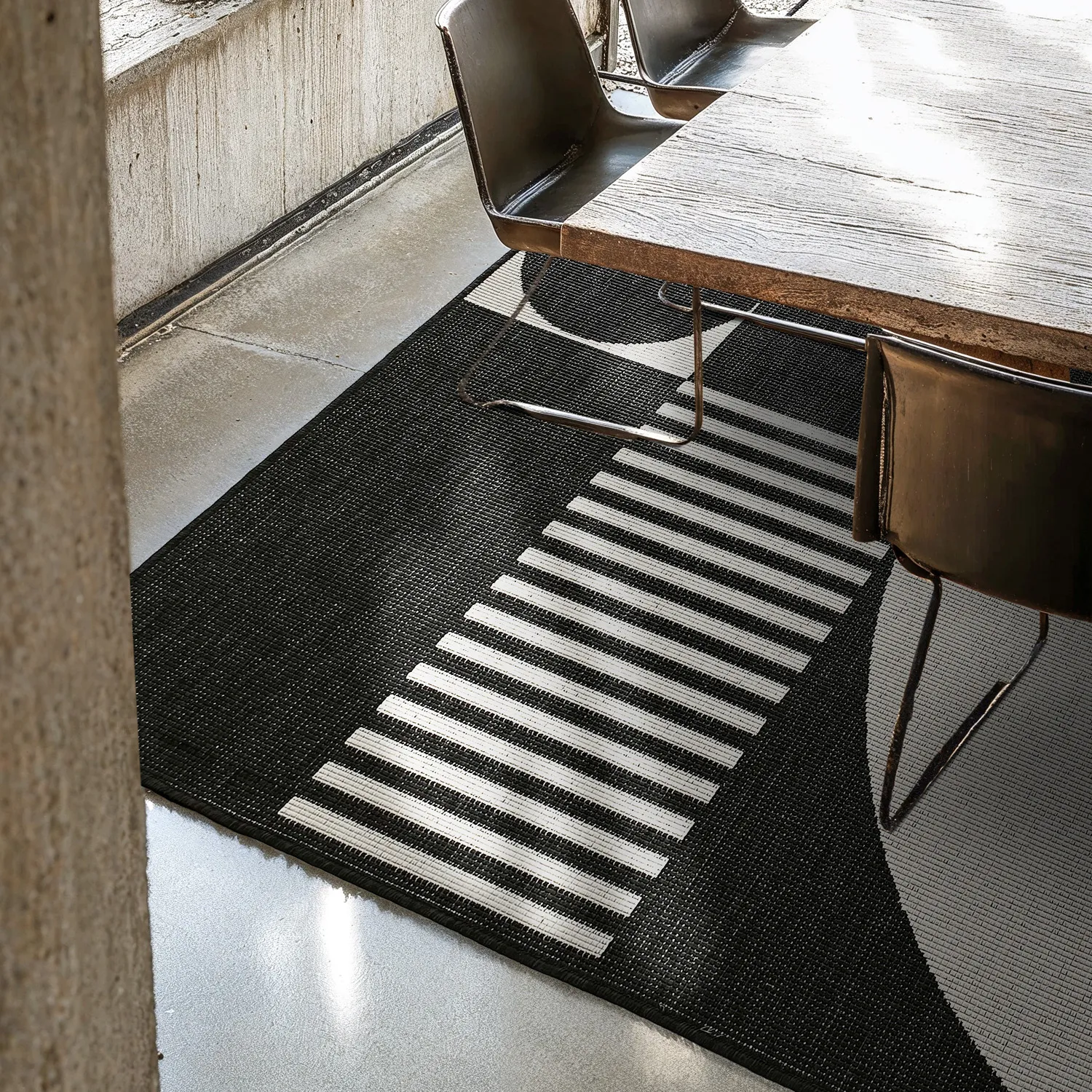 Tapete para interior e exterior - Aurora (preto/branco)