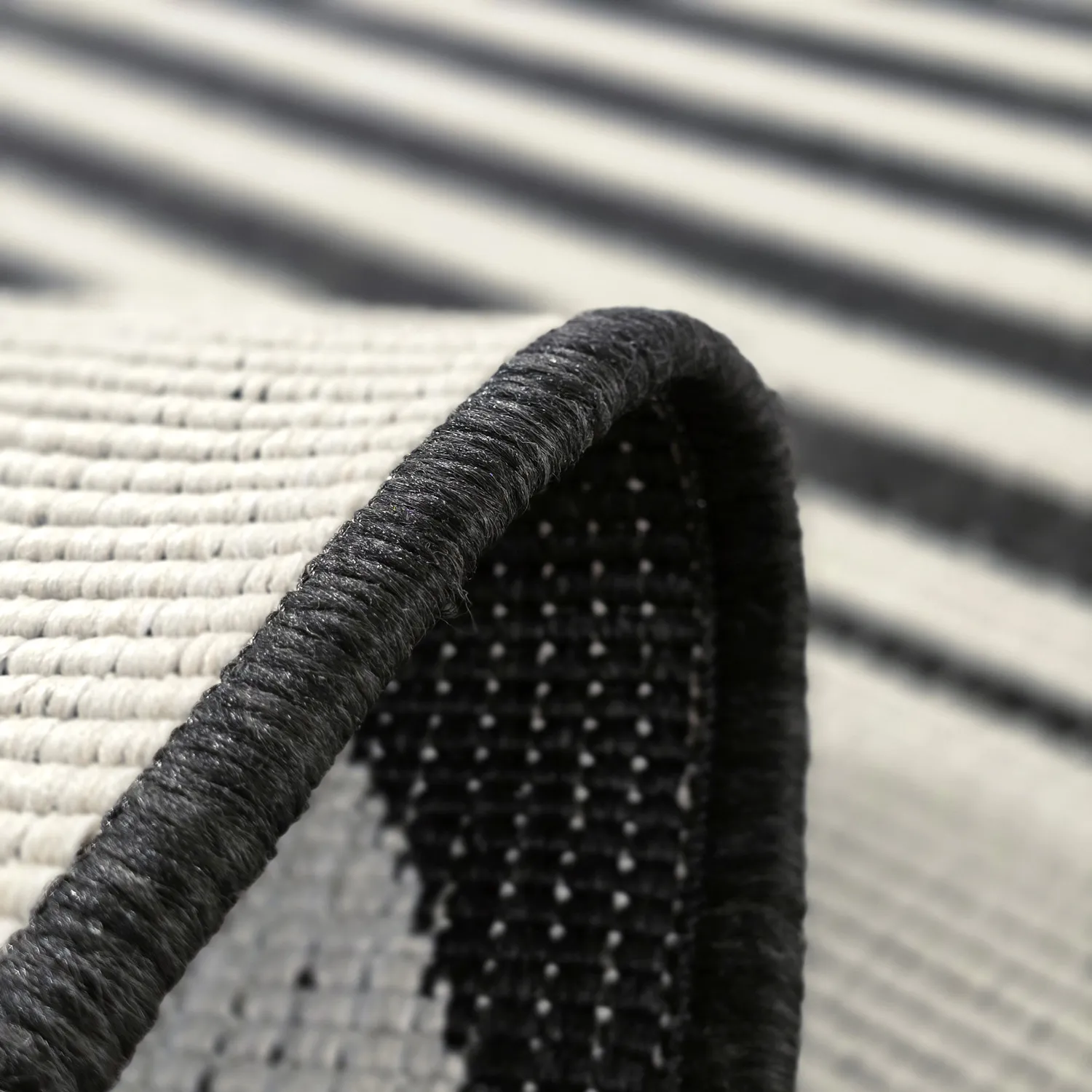 Tapete para interior e exterior - Aurora (preto/branco)