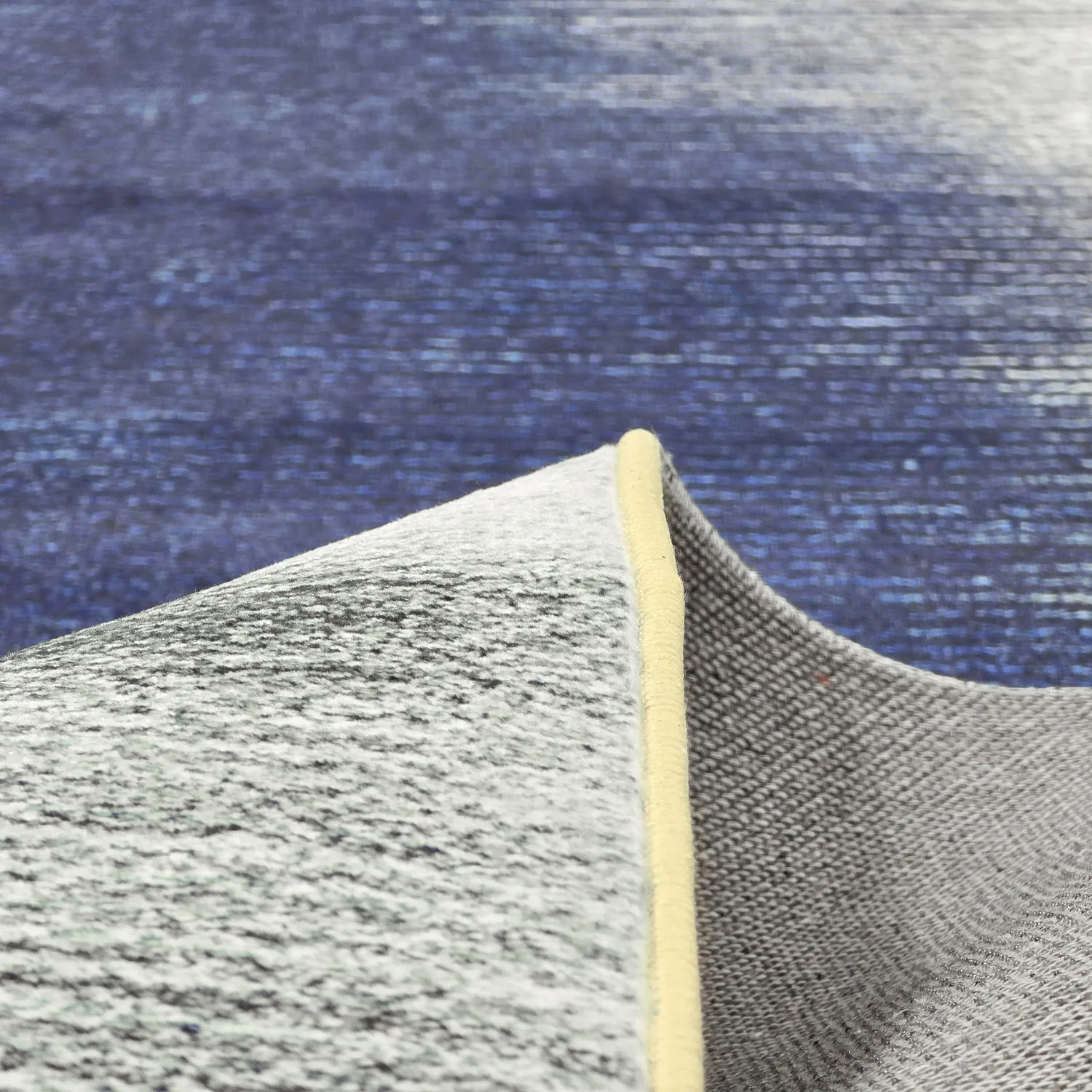 Tapete Wilton - Cara (branco/azul escuro)