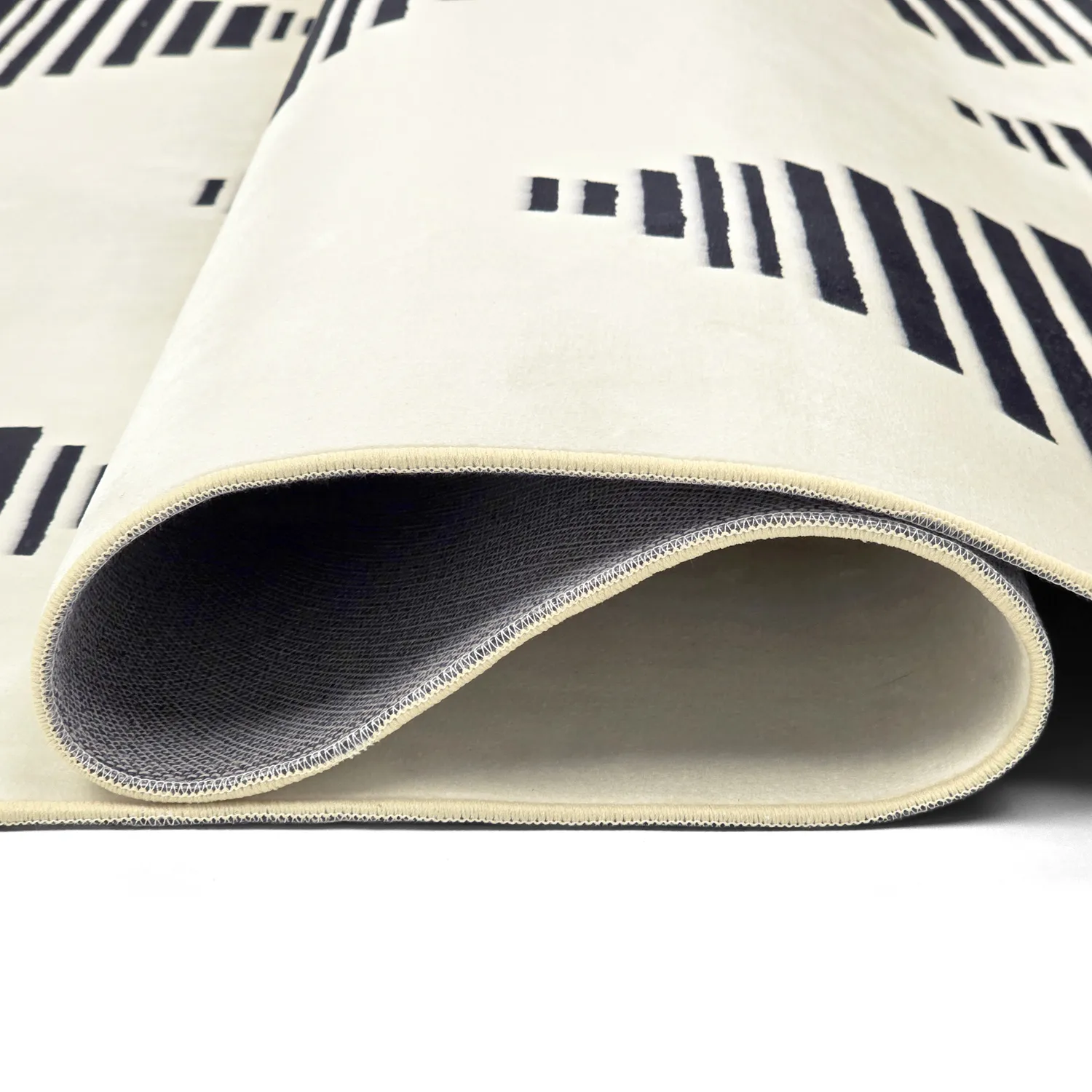 Tapete Wilton - Carmen (creme/preto)