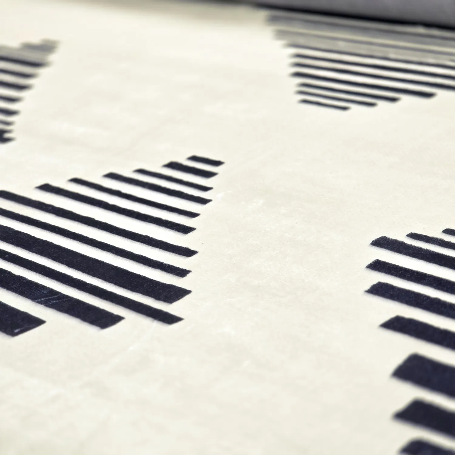 Tapete Wilton - Carmen (creme/preto)