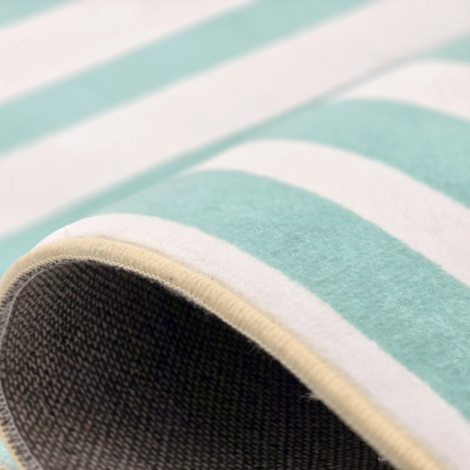 Tapete Wilton - Joma (turquesa/branco)