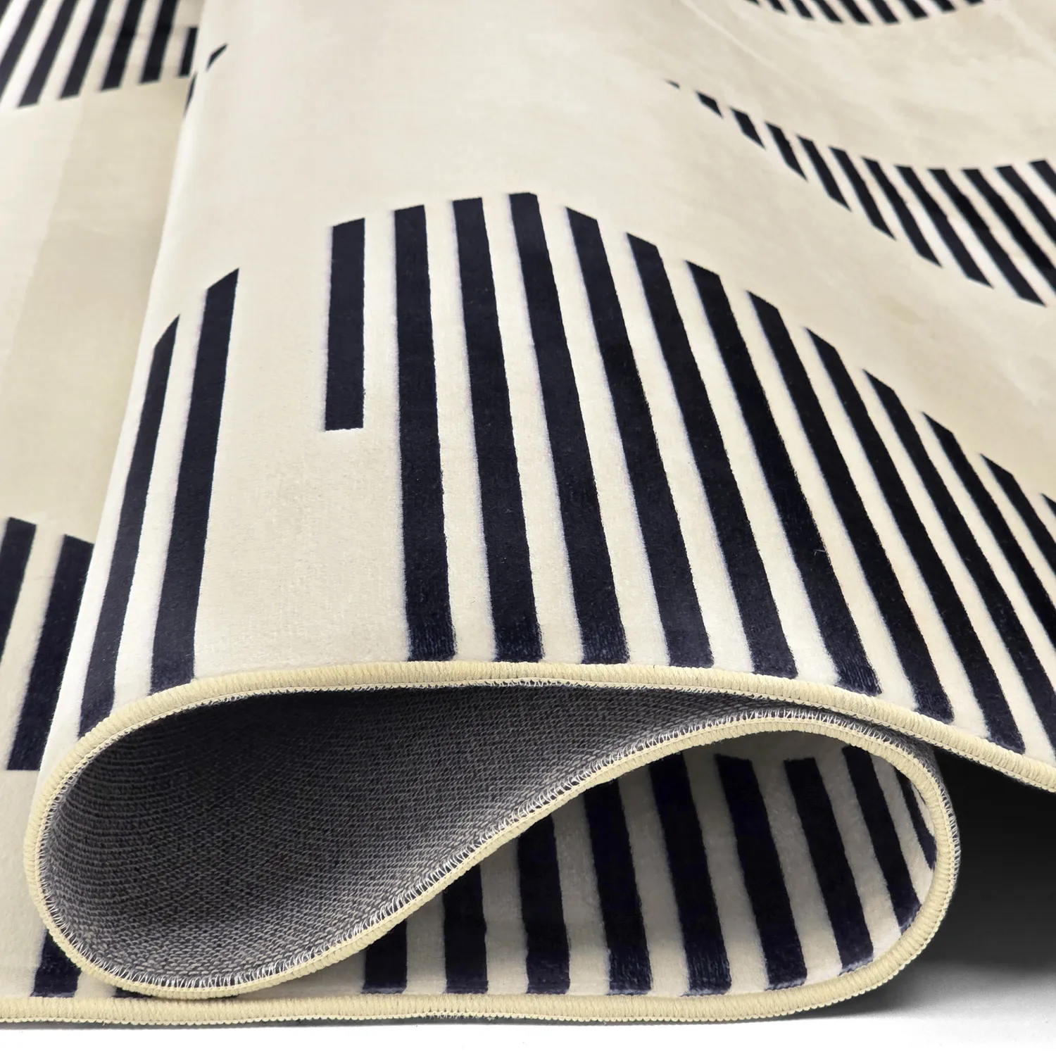 Tapete Wilton - Pucon (preto/creme)