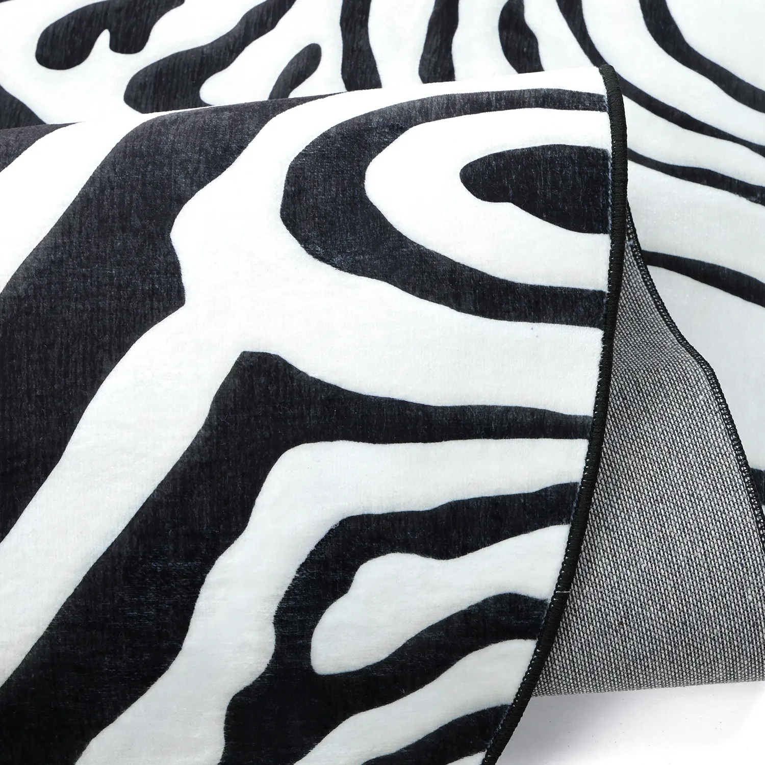 Tapete Wilton semioval - Zebra (preto/branco)