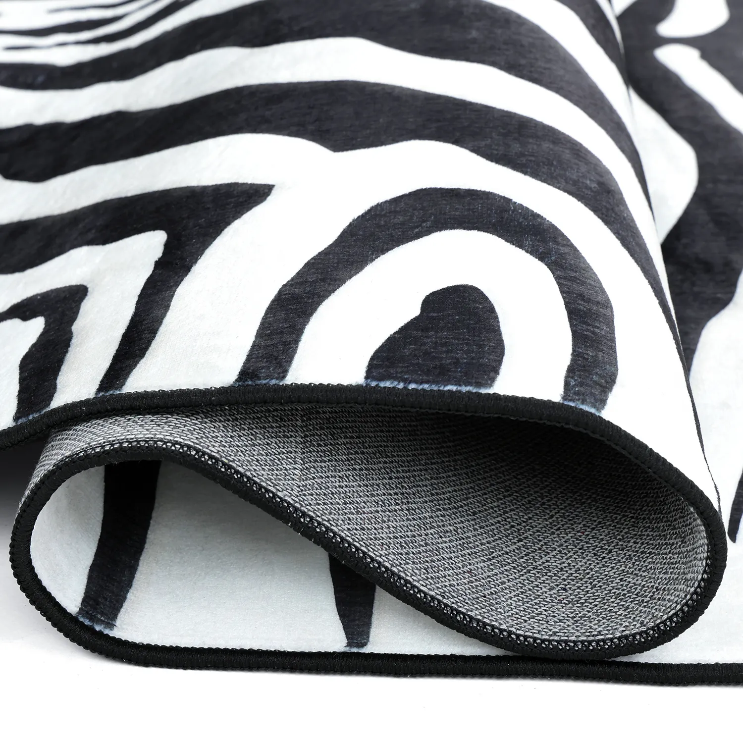 Tapete Wilton semioval - Zebra (preto/branco)