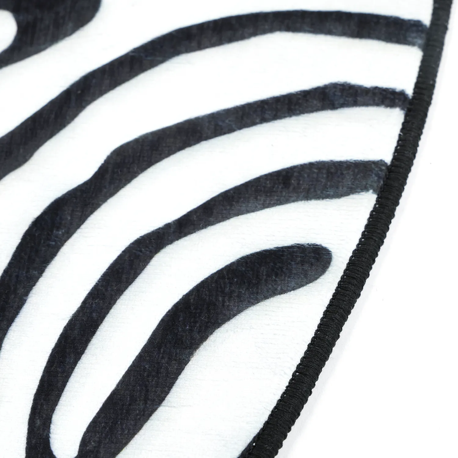 Tapete Wilton semioval - Zebra (preto/branco)