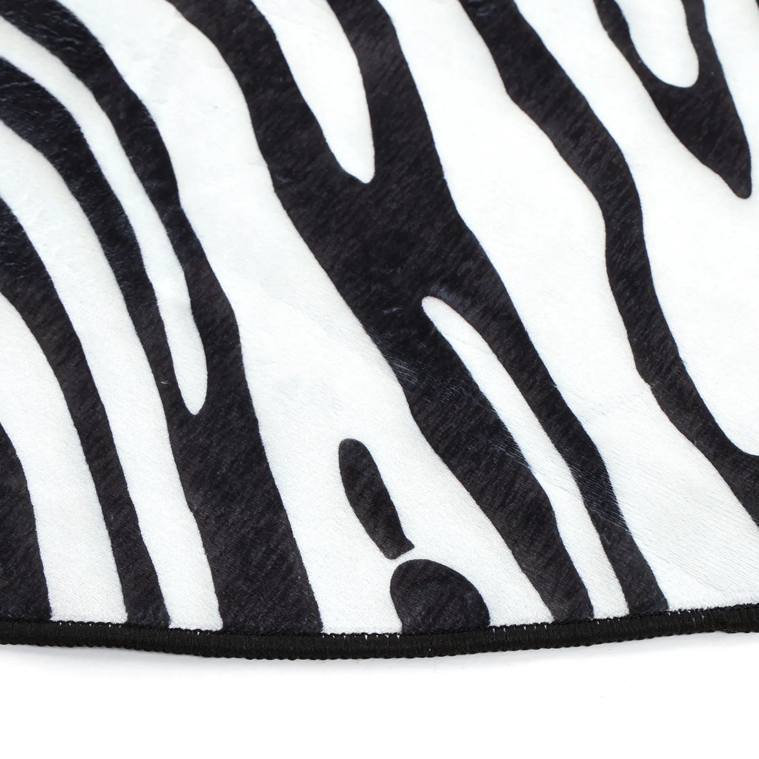 Tapete Wilton semioval - Zebra (preto/branco)